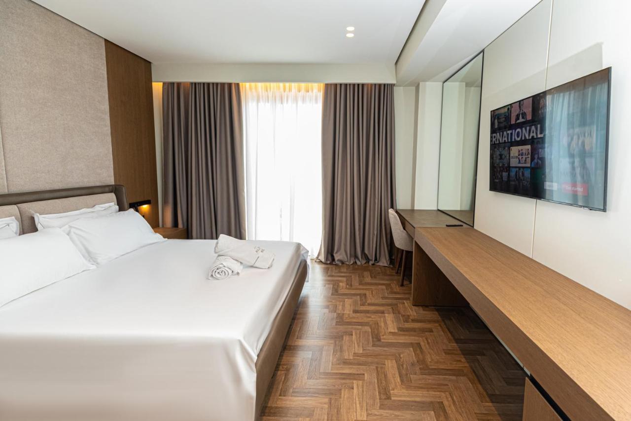 Mazarine Hotel, Vlore, Albania Radhime Luaran gambar