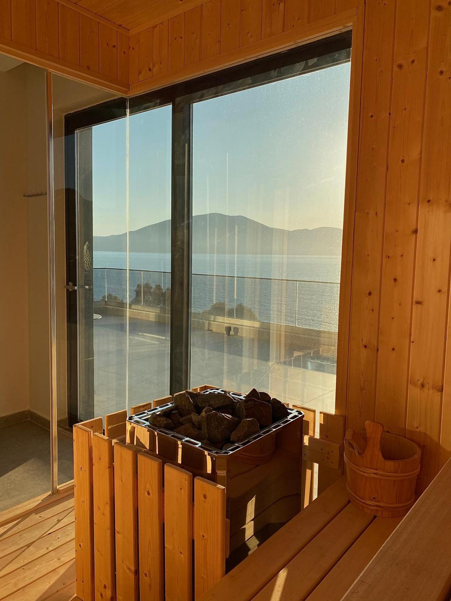Mazarine Hotel, Vlore, Albania Radhime Luaran gambar