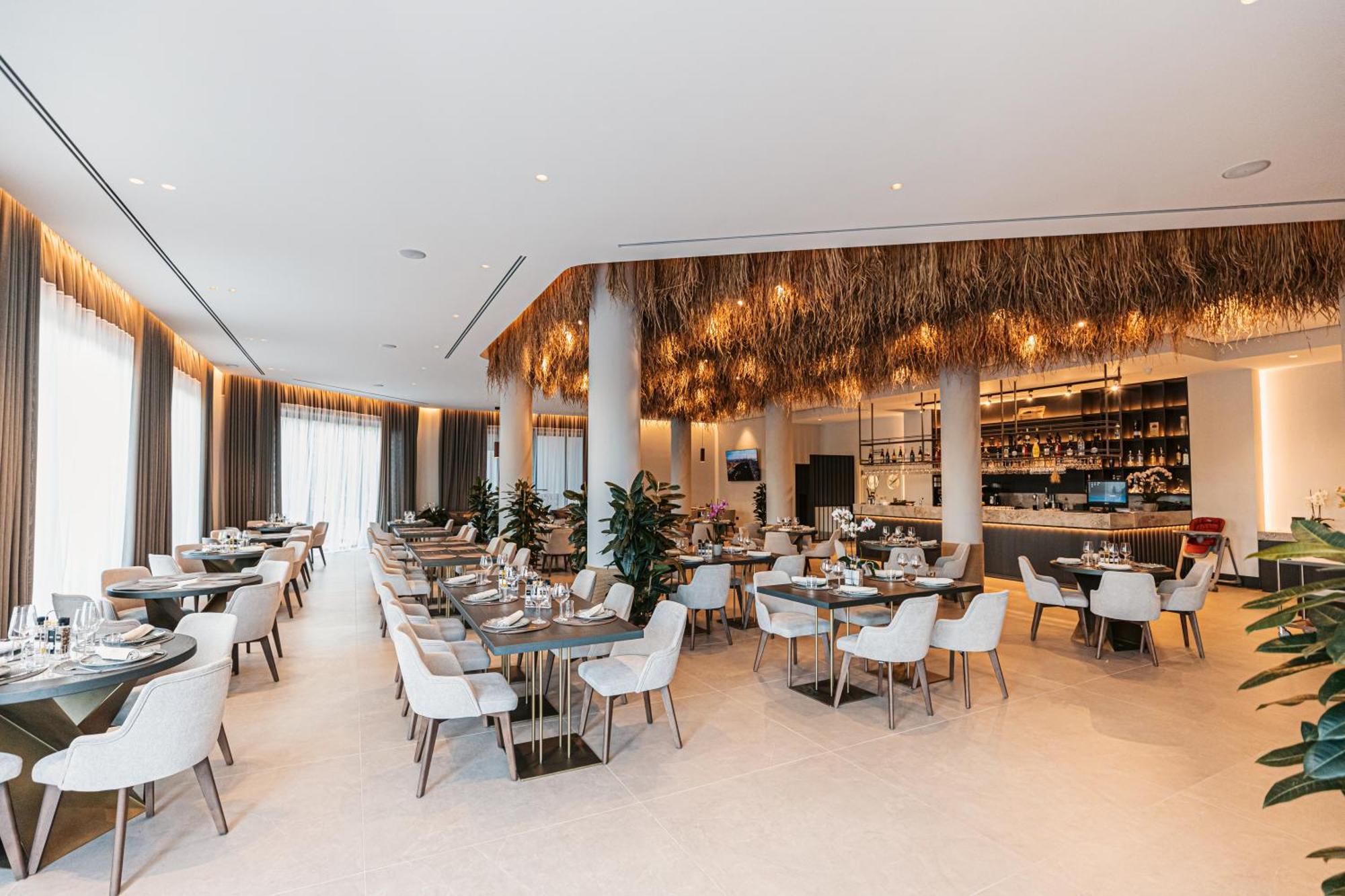 Mazarine Hotel, Vlore, Albania Radhime Luaran gambar